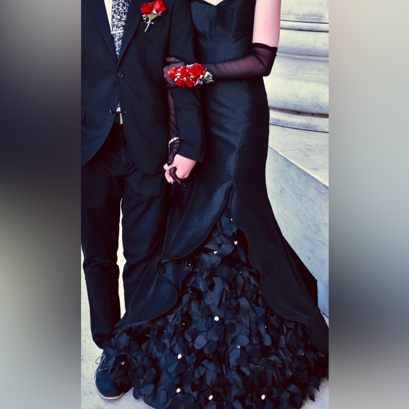 Camilla La vie black dress with flowers at the bottom no alterations size 4 - Picture 2 of 3